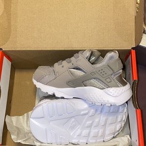 Toddler Nike Huarache run brand new never used